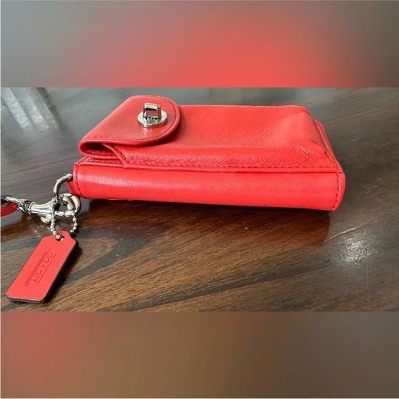 Coach Rare Vintage Campbell Red‎ Leather Universal Turn-Lock F50070 - Picture 4 of 15